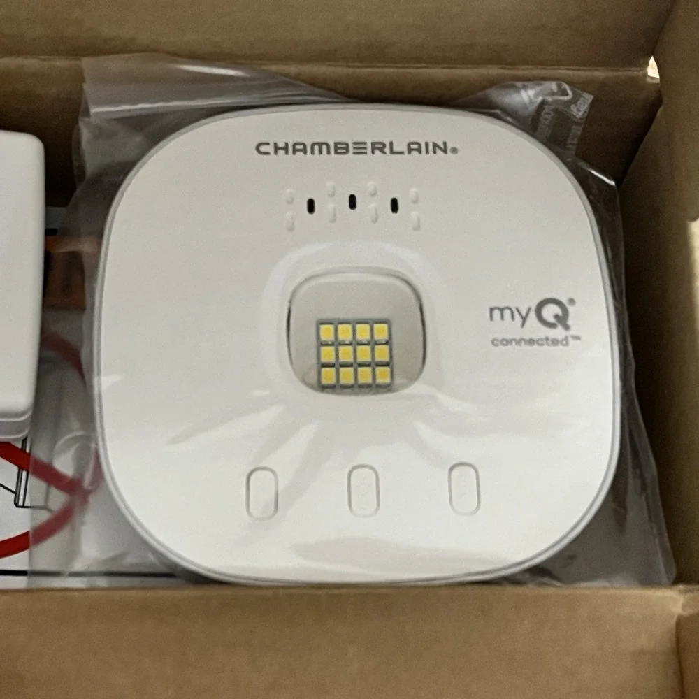 NEW Chamberlain MyQ Wireless Smart Garage Hub‎ and Controller - White